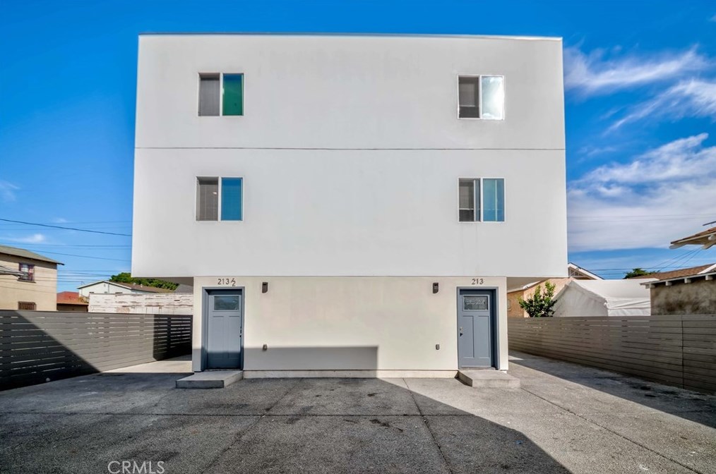 211 43rd St, Los Angeles CA  90011-3007 exterior