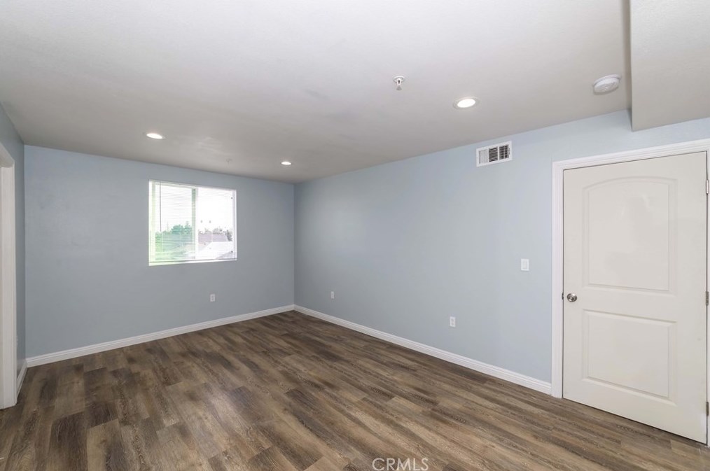 211 43rd St, Los Angeles CA  90011-3007 exterior