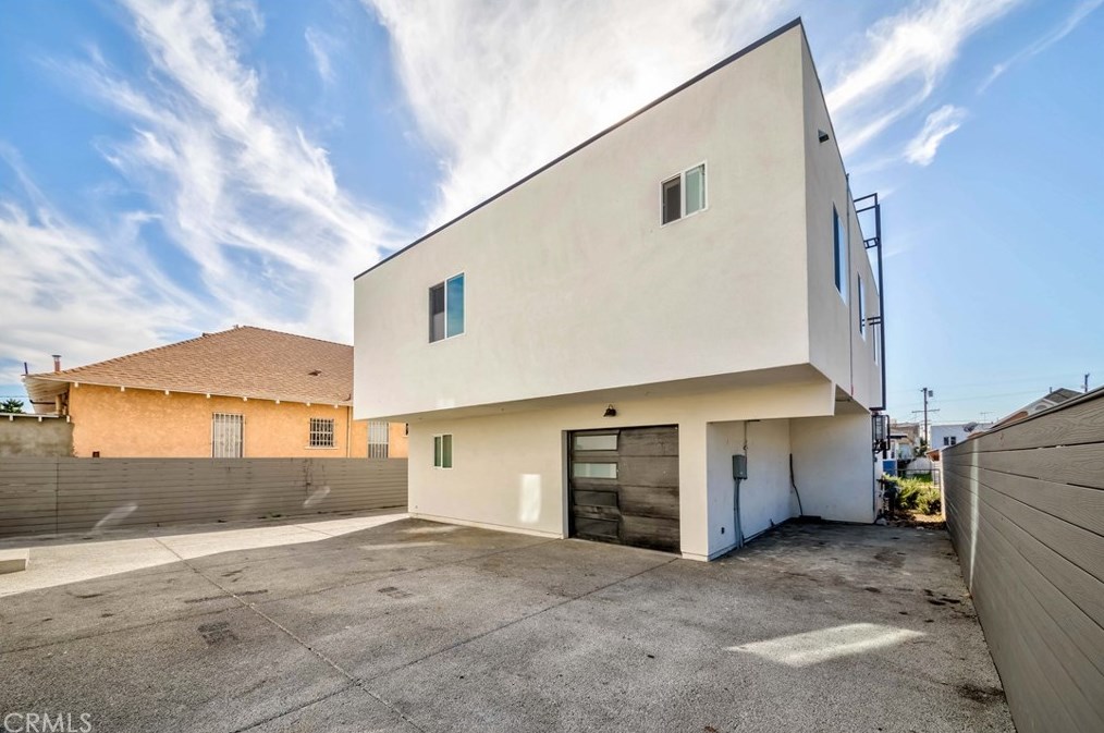 211 43rd St, Los Angeles CA  90011-3007 exterior
