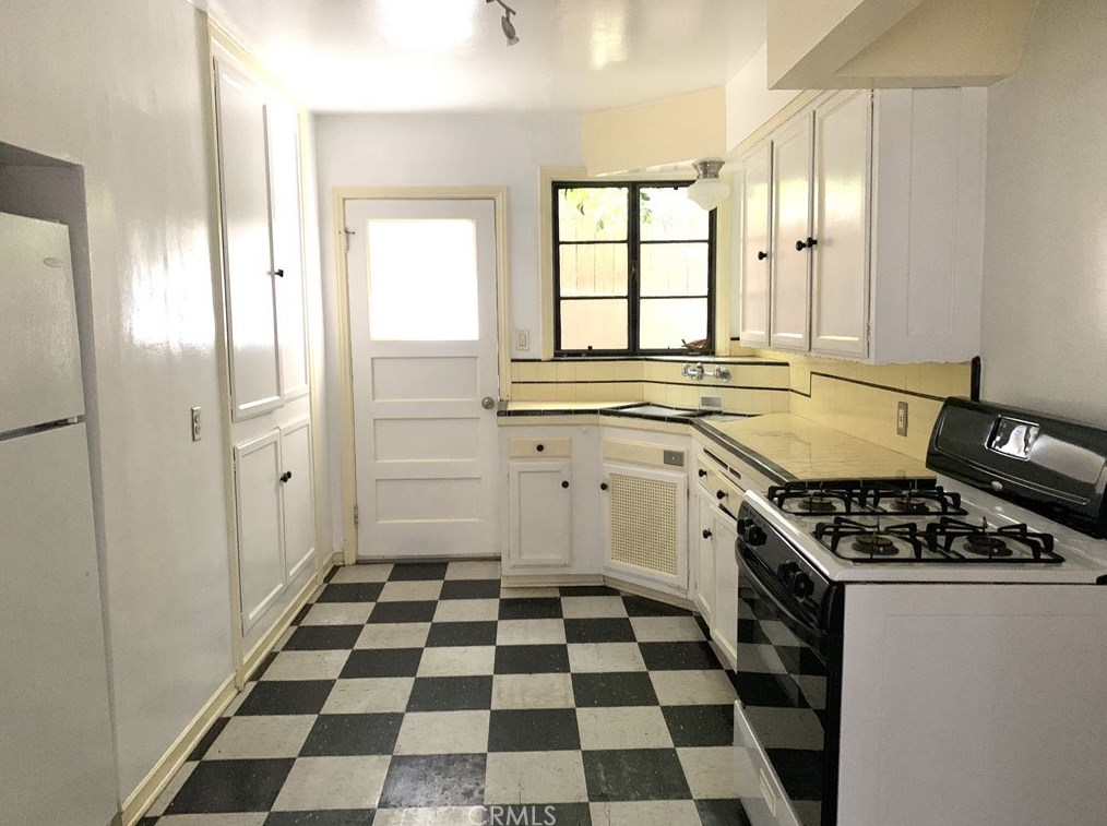 2527 5th St, Los Angeles CA  90057-1855 exterior