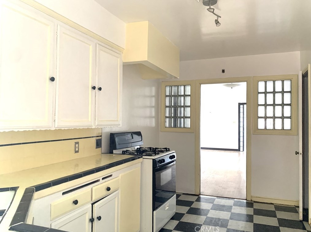 2527 5th St, Los Angeles CA  90057-1855 exterior
