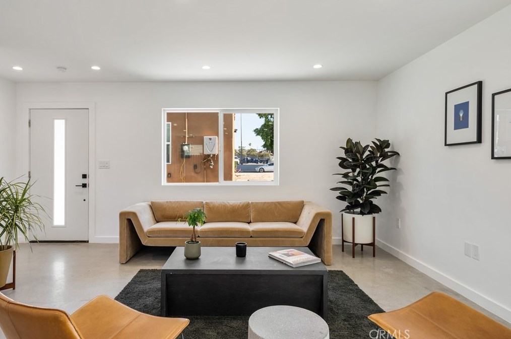 2133 74th St, Los Angeles CA  90047-2119 exterior