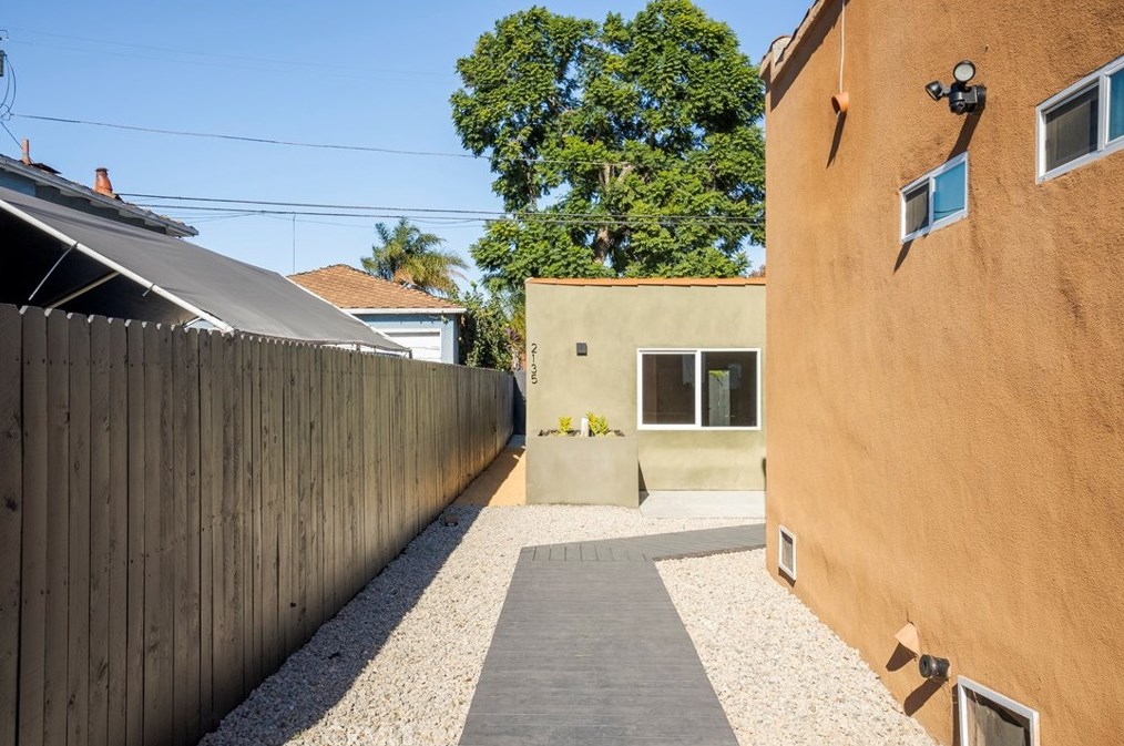 2133 74th St, Los Angeles CA  90047-2119 exterior