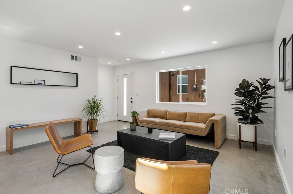 2133 74th St, Los Angeles CA  90047-2119 exterior