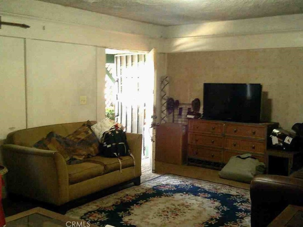 108 Dillon St, Los Angeles CA  90026-4618 exterior