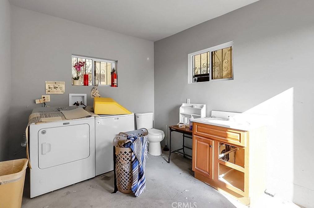 10429 Haas Ave, Los Angeles CA  90047-4333 exterior