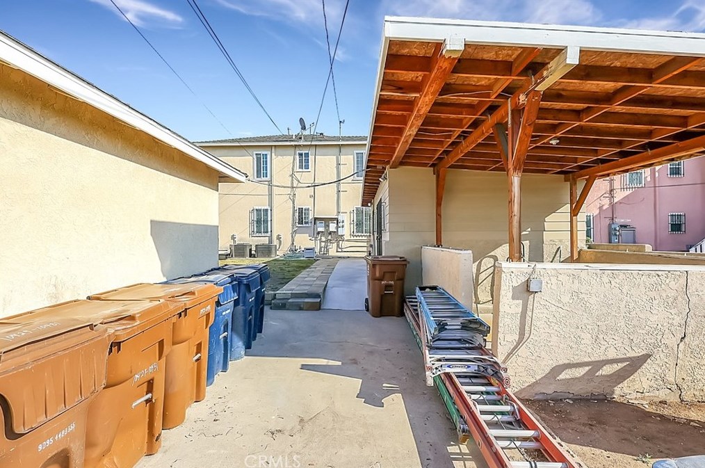 10429 Haas Ave, Los Angeles CA  90047-4333 exterior