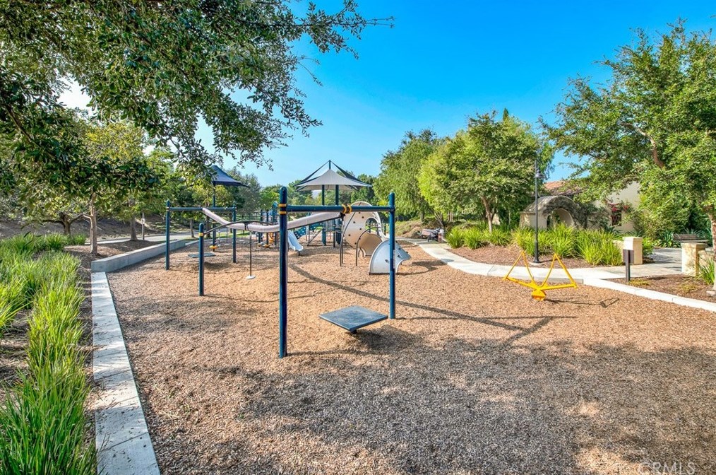 106 Symphony, Irvine CA  92603-0689 exterior