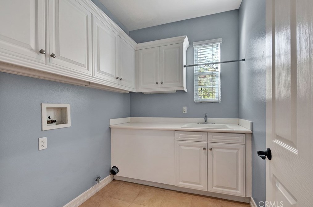 106 Symphony, Irvine CA  92603-0689 exterior