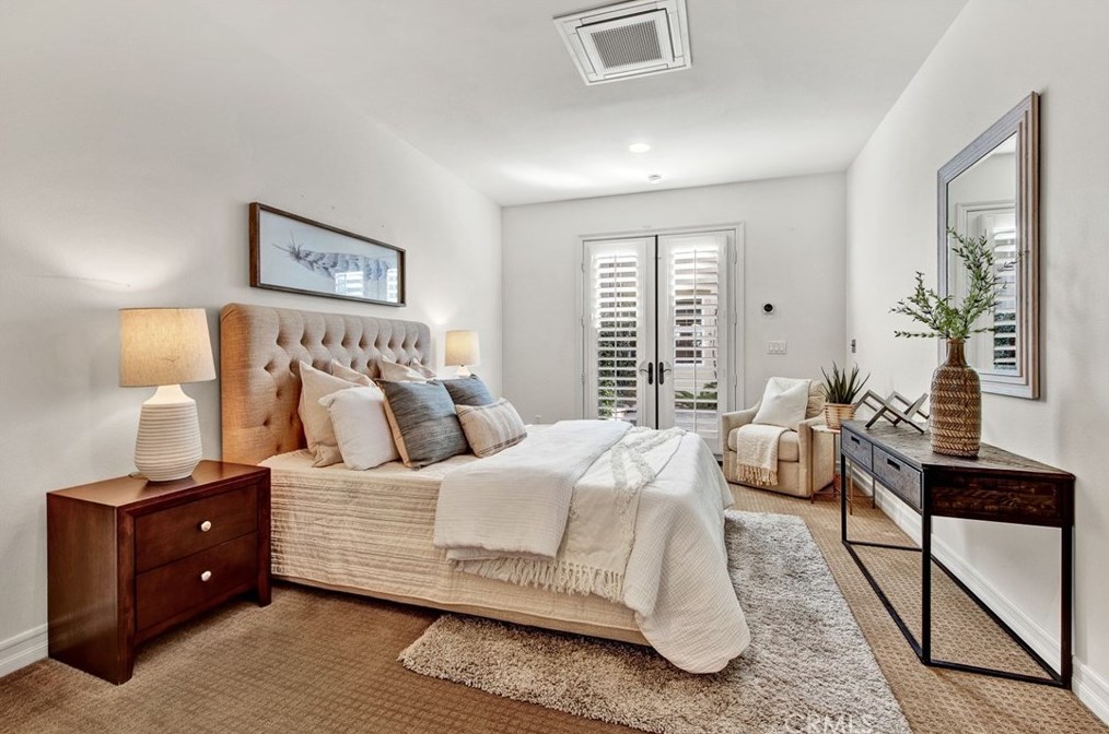 106 Symphony, Irvine CA  92603-0689 exterior