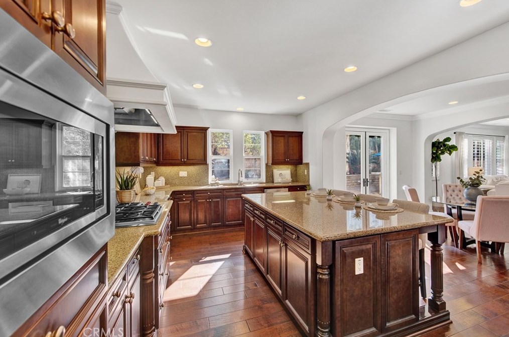 106 Symphony, Irvine CA  92603-0689 exterior