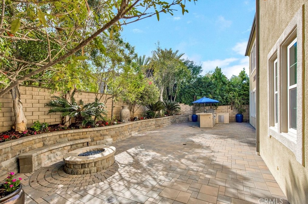 106 Symphony, Irvine CA  92603-0689 exterior