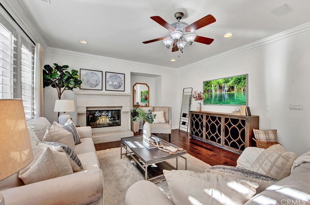 106 Symphony, Irvine CA  92603-0689 exterior