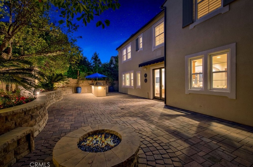 106 Symphony, Irvine CA  92603-0689 exterior