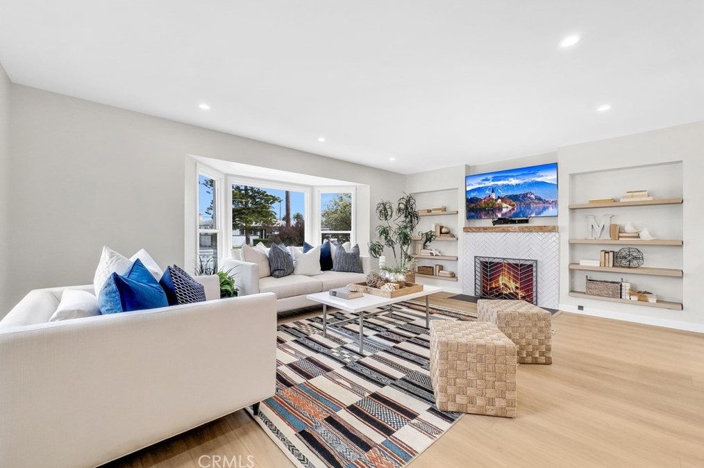 375 19th St, Costa Mesa CA  92627-2349 exterior