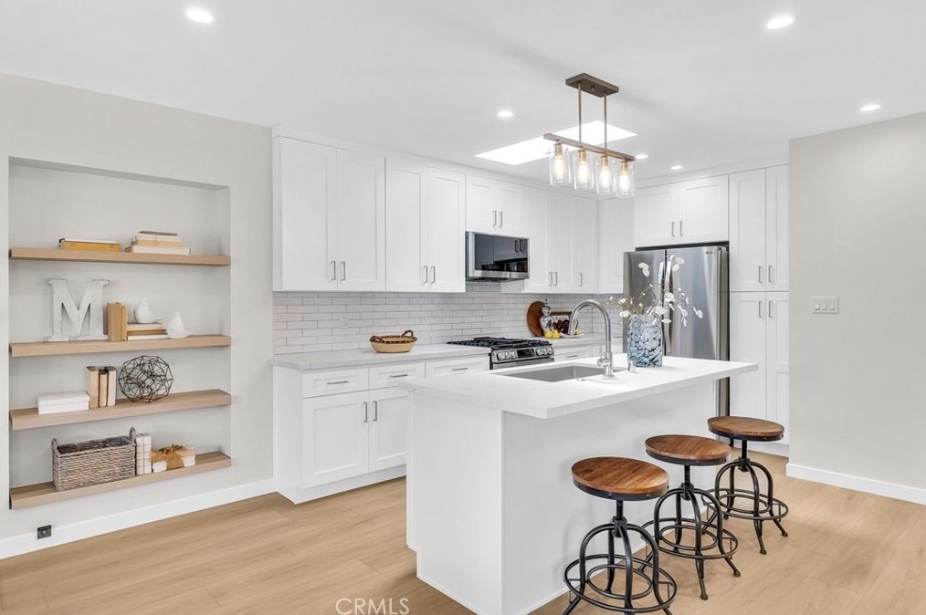 375 19th St, Costa Mesa CA  92627-2349 exterior