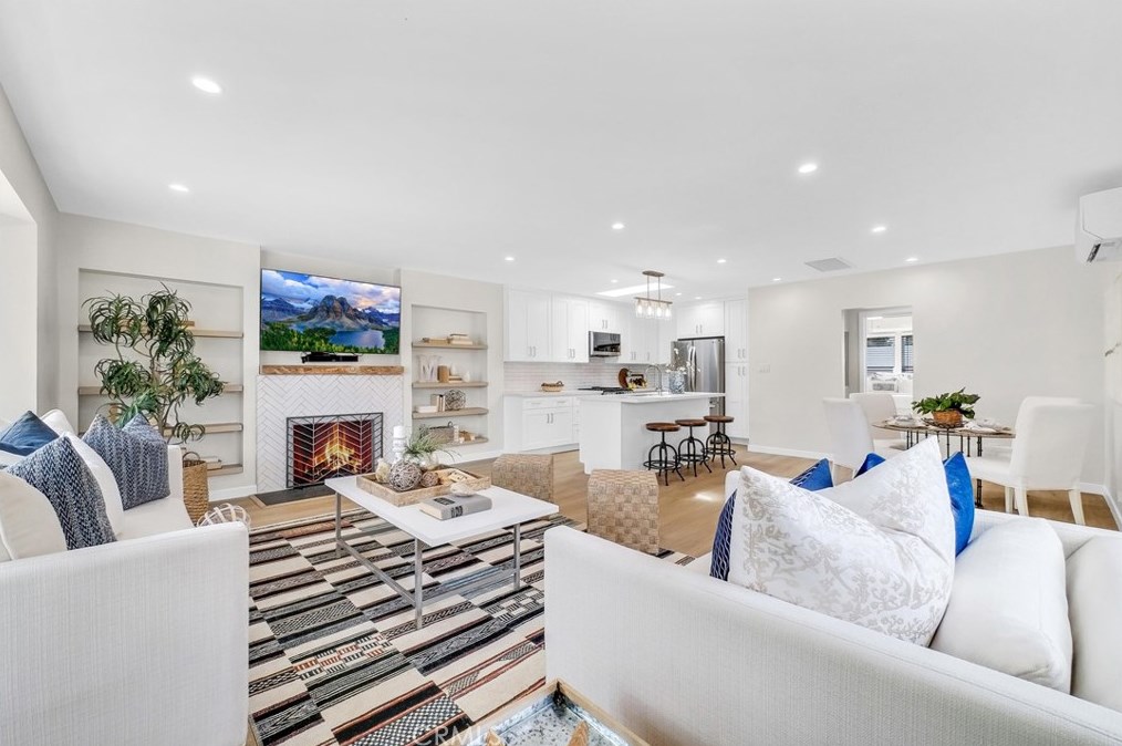 375 19th St, Costa Mesa CA  92627-2349 exterior