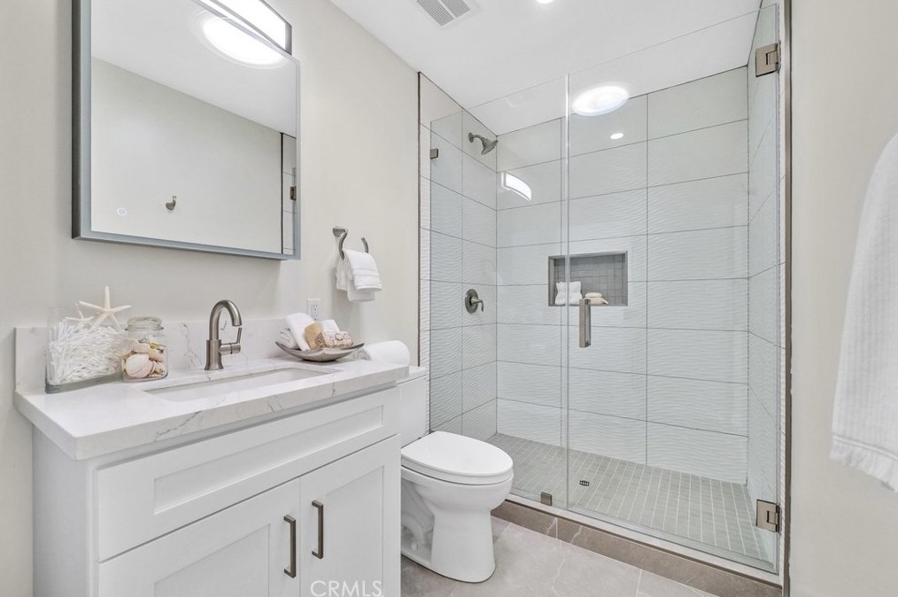 375 19th St, Costa Mesa CA  92627-2349 exterior