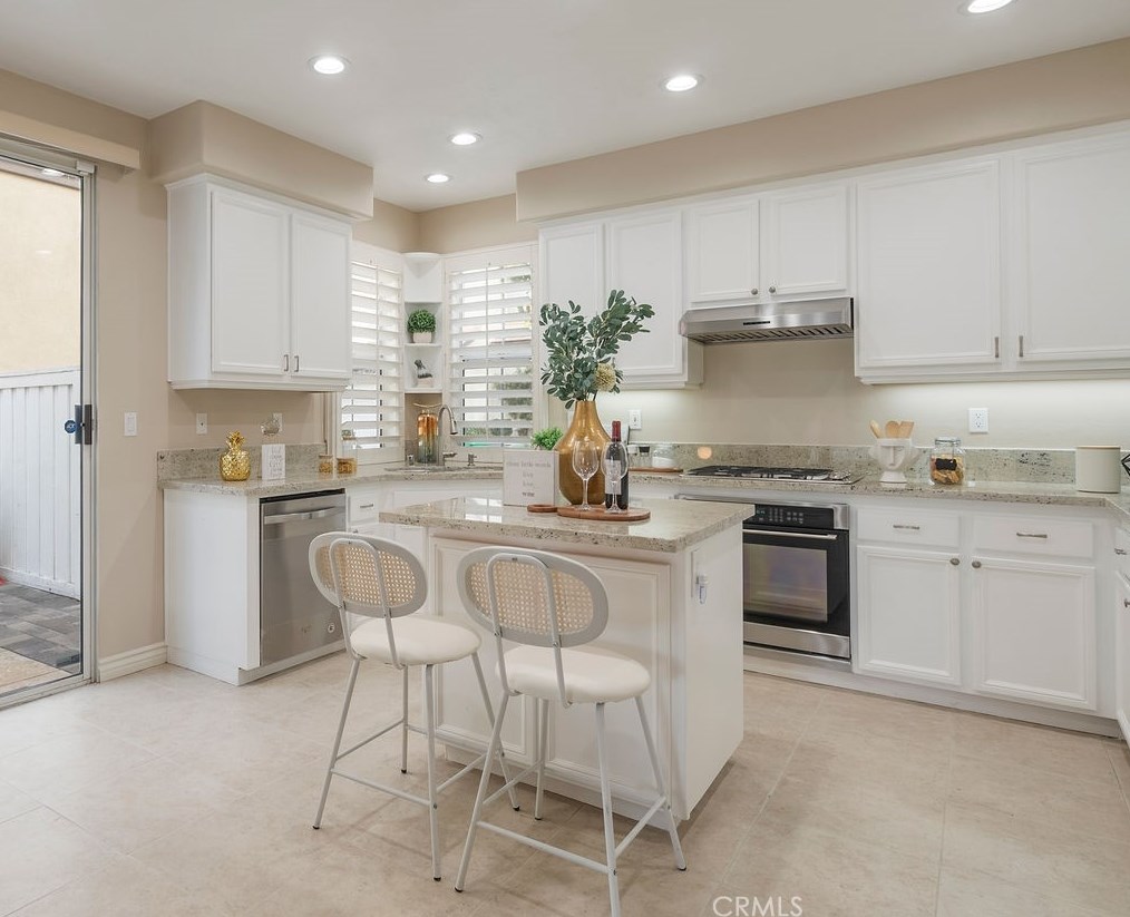 1 Del Sonterra, Irvine CA  92606-8861 exterior