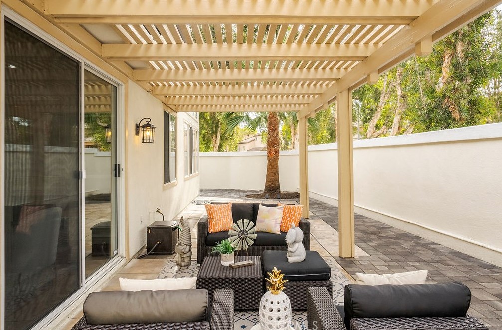 1 Del Sonterra, Irvine CA  92606-8861 exterior