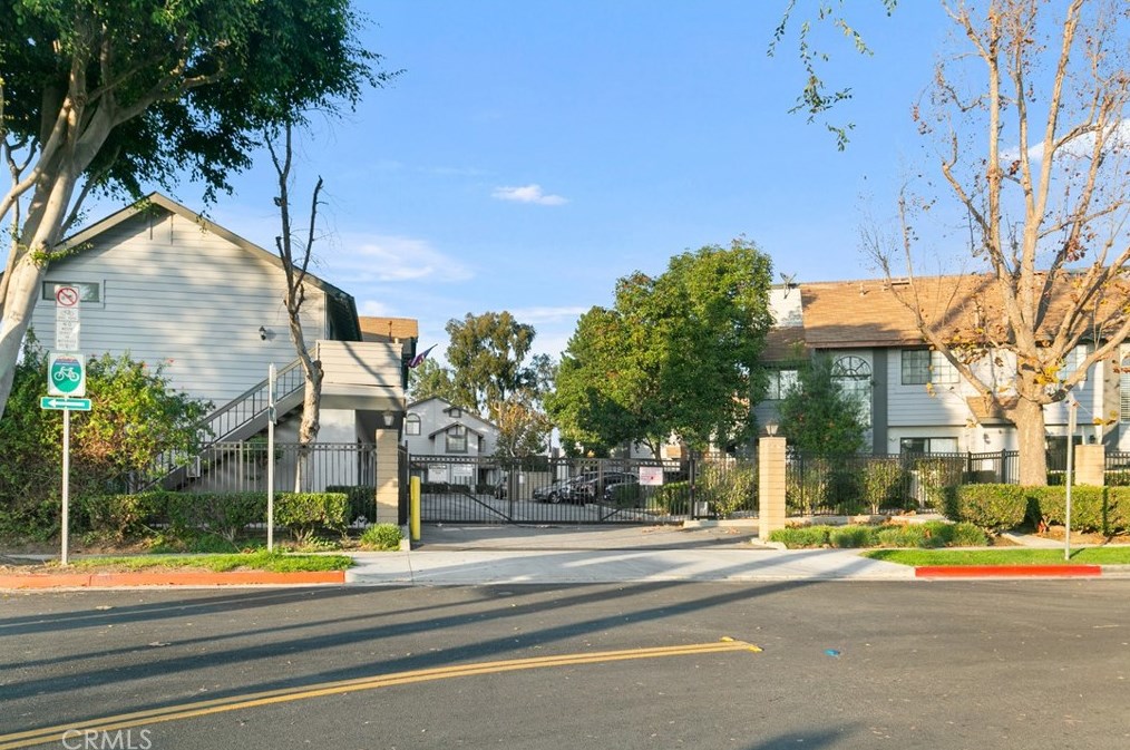 883 34th St, Long Beach CA  90806-1278 exterior