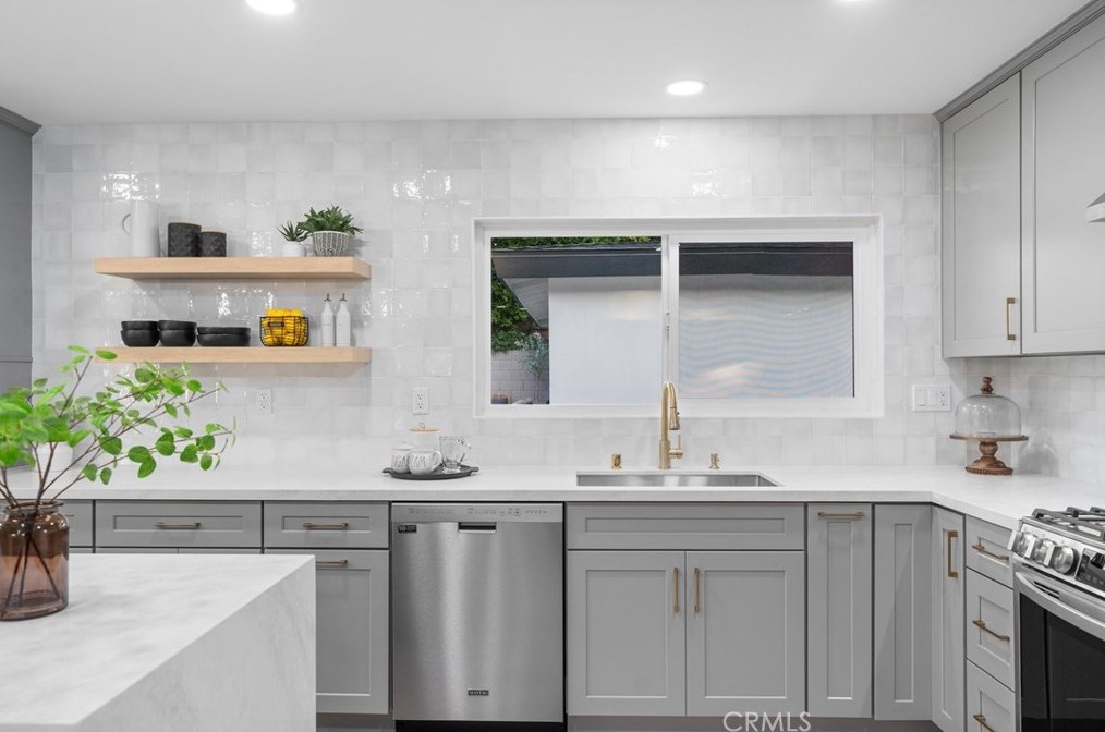 13692 Rosalind Dr, Tustin CA  92780-1925 exterior
