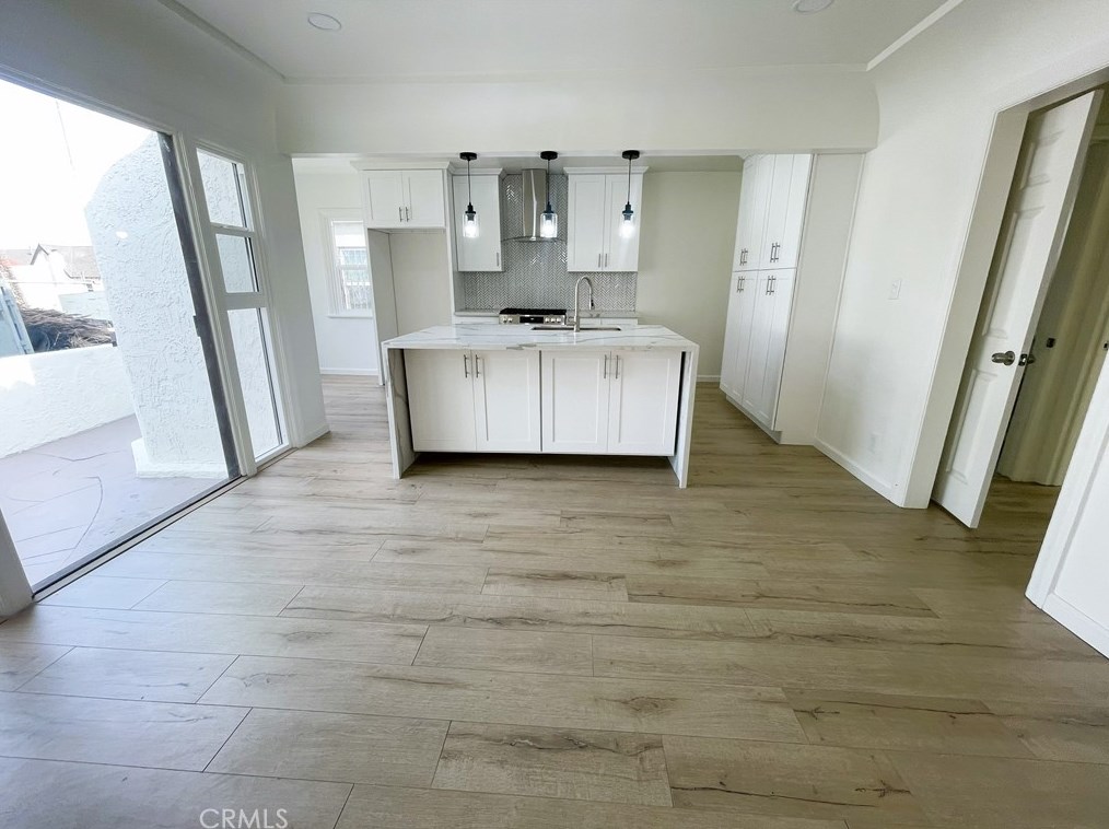 1946 80th St, Los Angeles CA  90047-2636 exterior