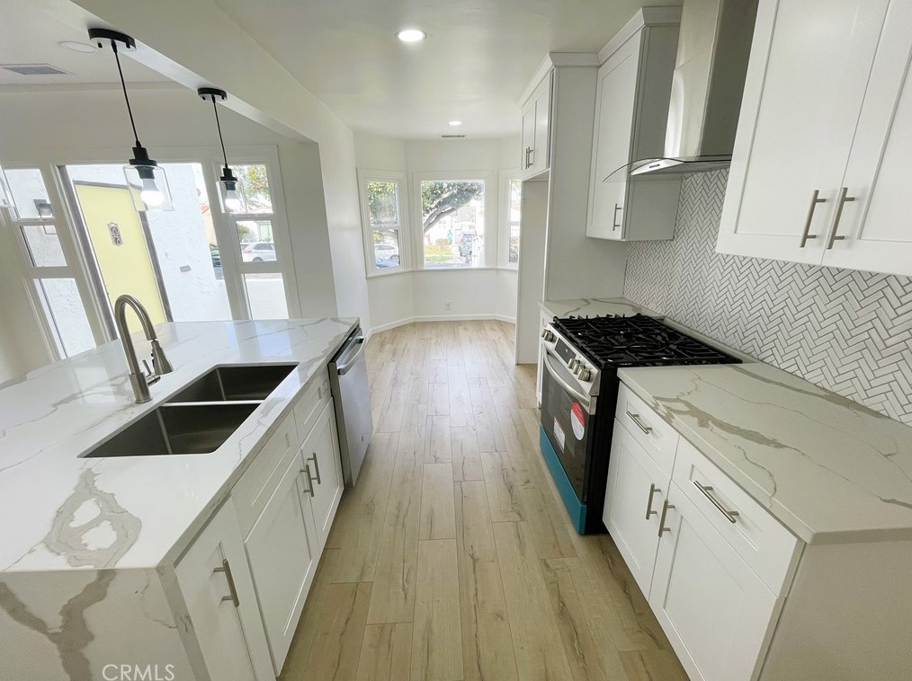 1946 80th St, Los Angeles CA  90047-2636 exterior
