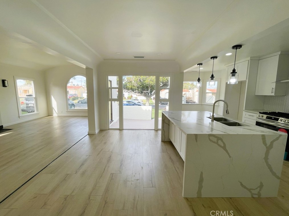 1946 80th St, Los Angeles CA  90047-2636 exterior