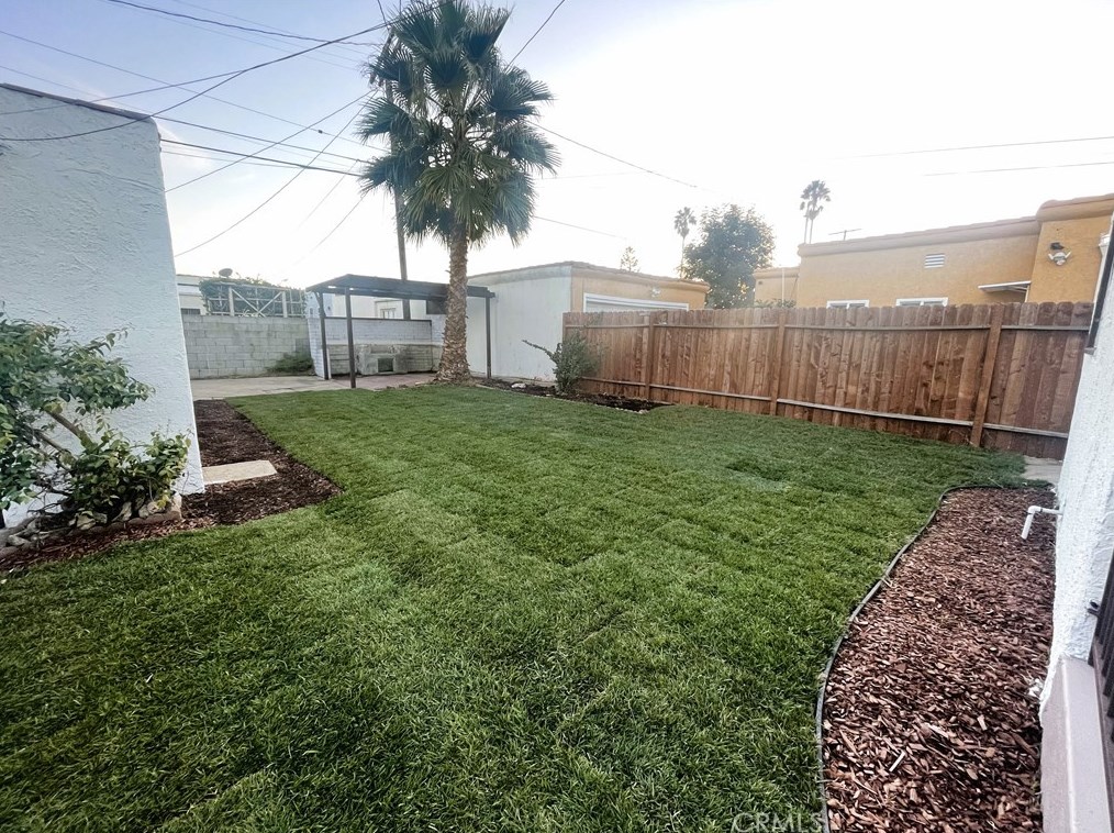 1946 80th St, Los Angeles CA  90047-2636 exterior