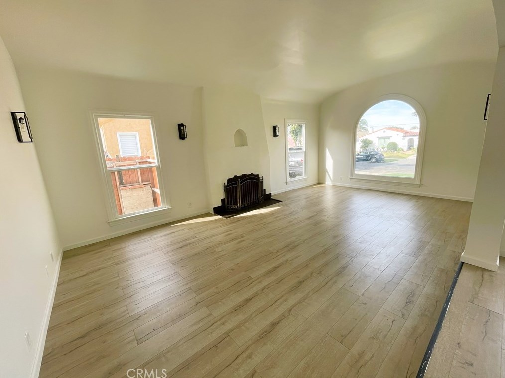 1946 80th St, Los Angeles CA  90047-2636 exterior