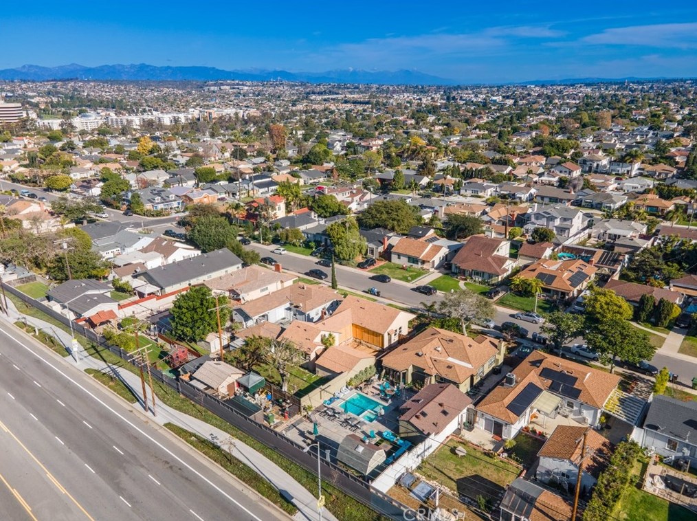 7833 Naylor Ave, Los Angeles CA  90045-3918 exterior