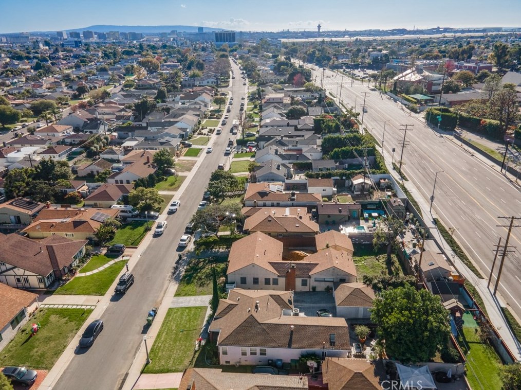 7833 Naylor Ave, Los Angeles CA  90045-3918 exterior