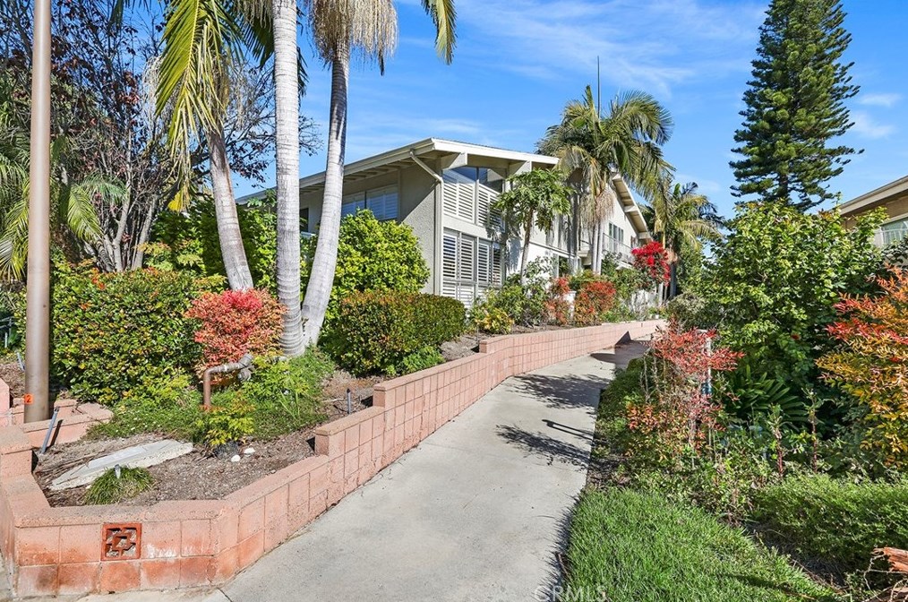 399 Avenida Castilla, Laguna Beach CA  92637-6605 exterior