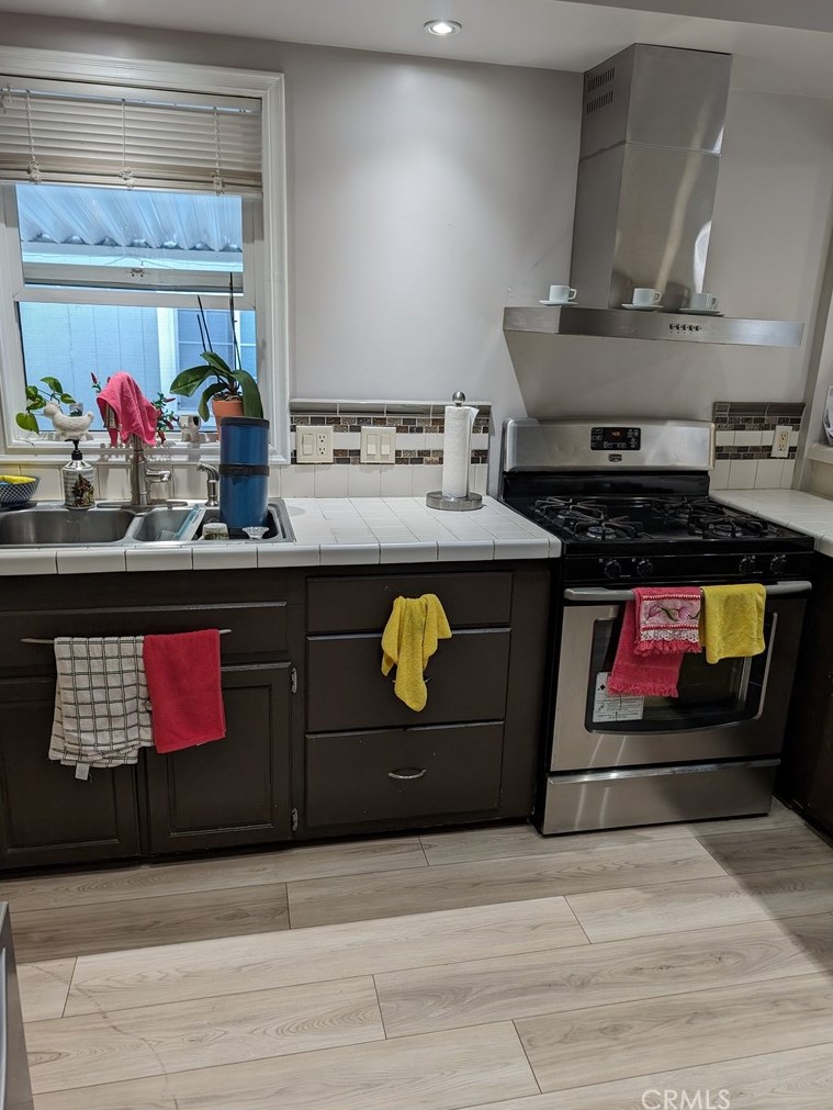 226 Green Dr, Santa Ana CA  92703-1720 exterior