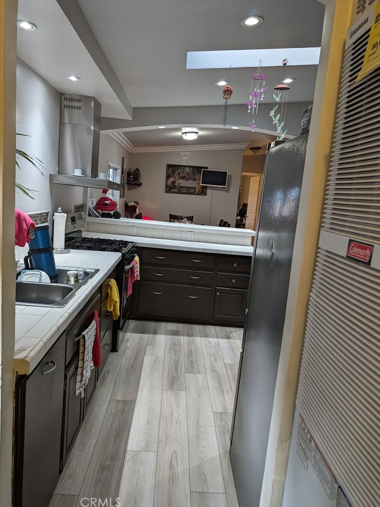 226 Green Dr, Santa Ana CA  92703-1720 exterior