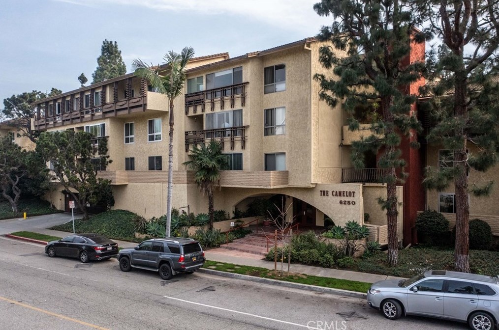 6225 Canterbury Dr, Los Angeles CA  90230-7154 exterior