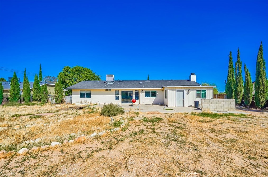 14561 Coalinga Rd, Victorville CA  92392-9617 exterior