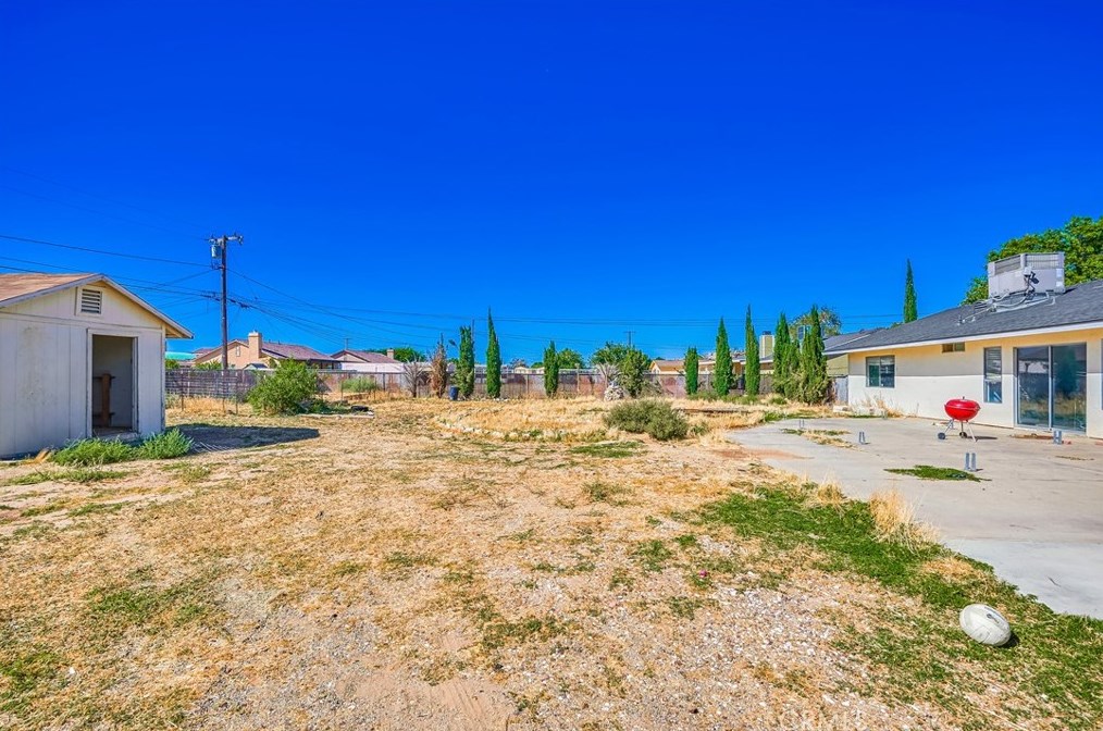 14561 Coalinga Rd, Victorville CA  92392-9617 exterior