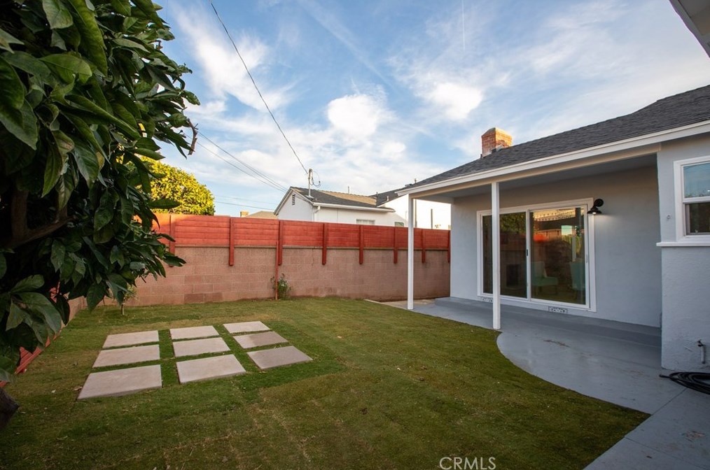 2319 117th St, Hawthorne CA  90250-1996 exterior