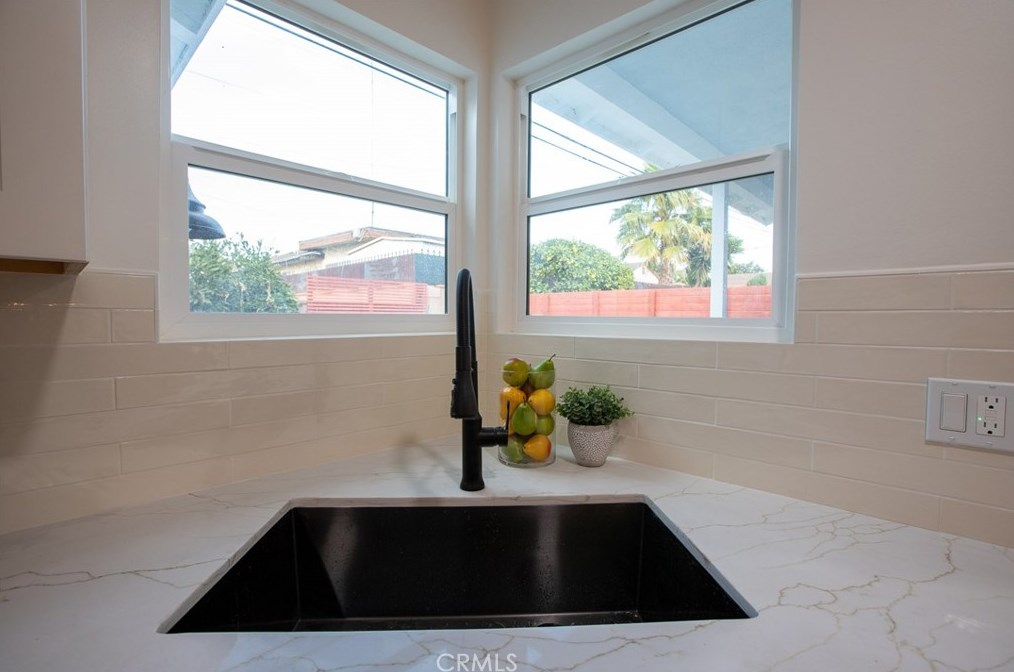 2319 117th St, Hawthorne CA  90250-1996 exterior