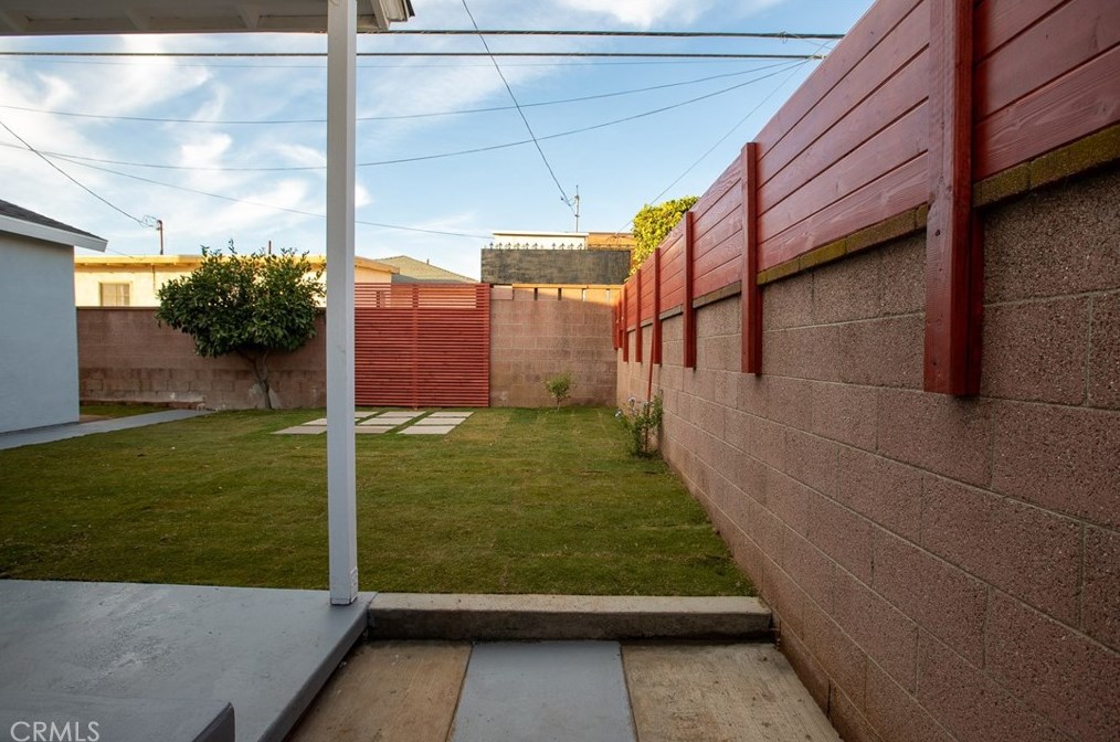 2319 117th St, Hawthorne CA  90250-1996 exterior