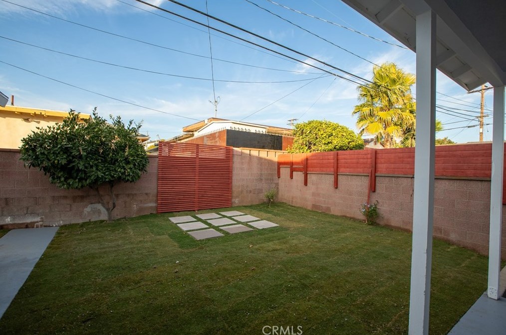 2319 117th St, Hawthorne CA  90250-1996 exterior