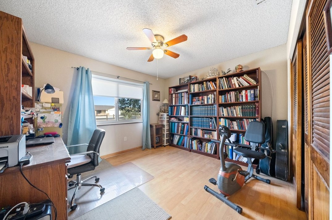 19823 Shoshonee Rd, Apple Valley CA  92307-5554 exterior