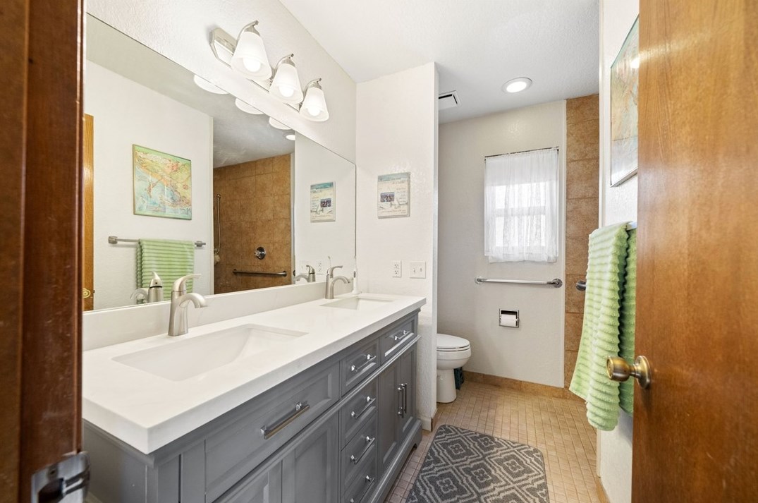 19823 Shoshonee Rd, Apple Valley CA  92307-5554 exterior