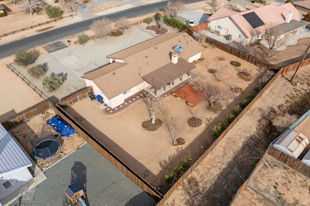 19823 Shoshonee Rd, Apple Valley CA  92307-5554 exterior