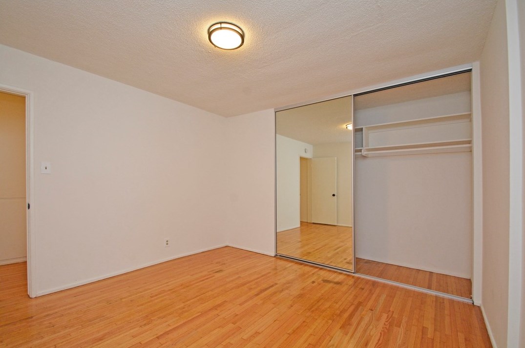 338 Elm Ave, Long Beach CA  90802-2425 exterior