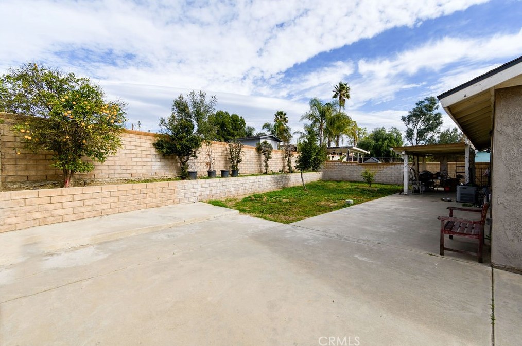 16060 Miller Ave, Fontana CA  92336-1848 exterior