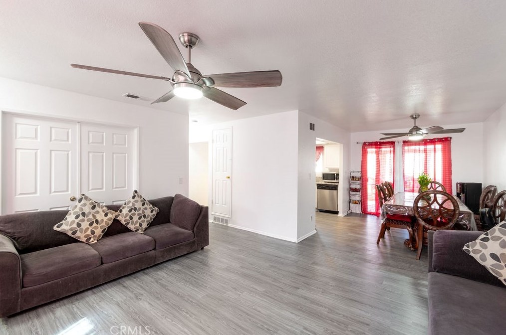 16060 Miller Ave, Fontana CA  92336-1848 exterior