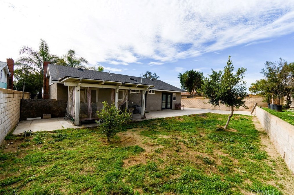 16060 Miller Ave, Fontana CA  92336-1848 exterior